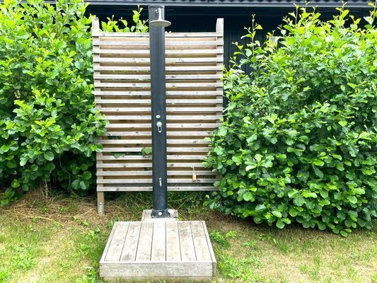 Utedusch – perfekt efter ett dopp vid Knäbäckshusen strand