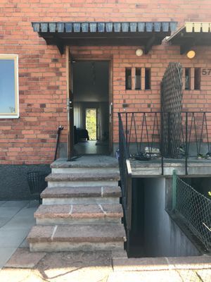 Hyr denna stuga i Lidingö på 170 m². 5 sängplatser. Från 15 000 kr per vecka. Se bilder och tillgänglighet här.