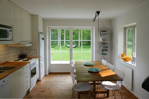 Hyr denna stuga i  på 90 m². 4-6 sängplatser. Från 27 500 kr per vecka. Se bilder och tillgänglighet här.