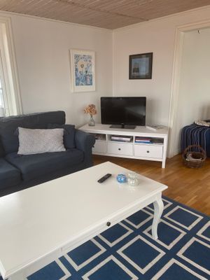Hyr denna stuga i Västkusten på 130 m². 5 sängplatser. 10 000 - 13 500 kr per vecka. Se bilder och tillgänglighet här.