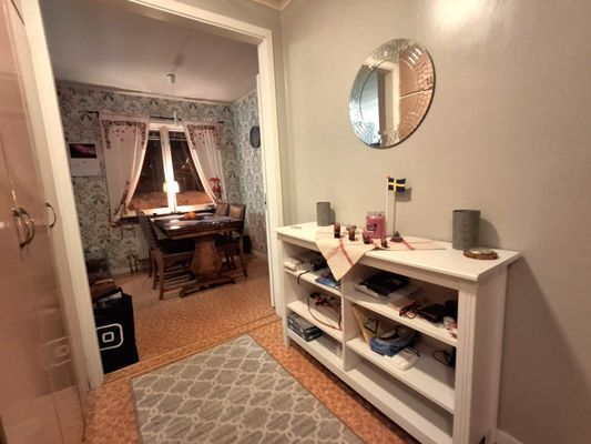 Hyr denna stuga i  på 150 m². 7 sängplatser. 7 200 - 9 900 kr per vecka. Se bilder och tillgänglighet här.