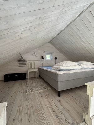 Loft med dubbelsäng (160)