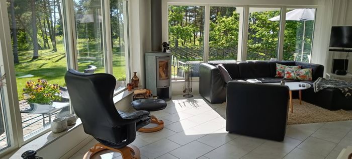 Hyr denna stuga i Klintehamn på 160 m². 13-15 sängplatser. Pris ej tillgängligt. Se bilder och tillgänglighet här.