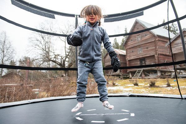 Studsmatta och annat kul för barn