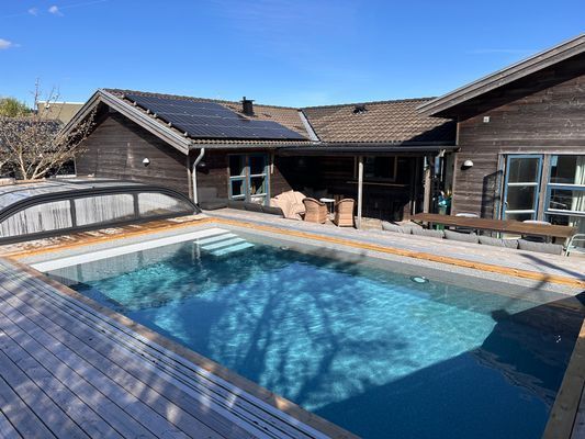 Hyr denna stuga i Kungsbacka på 200 m². 10 sängplatser. Från 29 000 kr per vecka. Se bilder och tillgänglighet här.