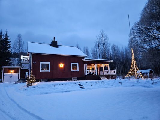 Rymligt semesterhus för 8 gäster(husdjur välkomna)
