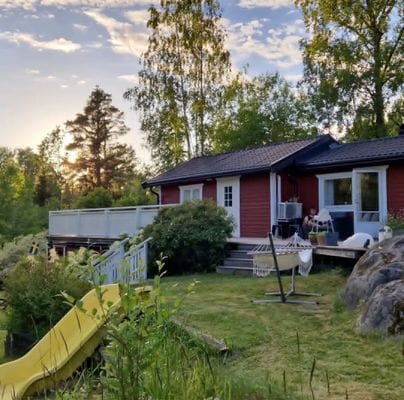 Mysig stuga med sjö och havsnära läge - Bild 9
