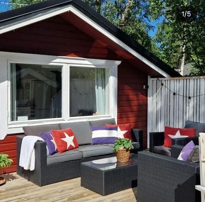 Mysig stuga med sjö och havsnära läge
