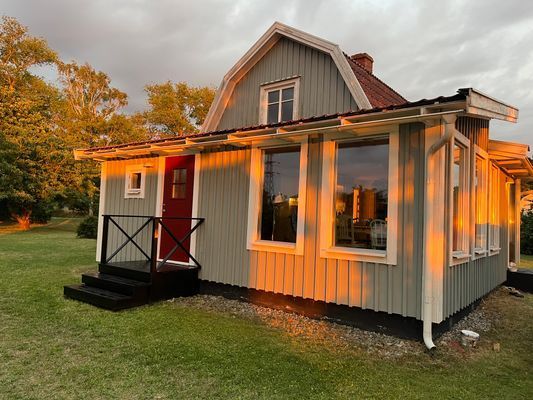 Hyr denna stuga i Degerhamn på 140 m². 8-12 sängplatser. 12 000 - 19 000 kr per vecka. Se bilder och tillgänglighet här.