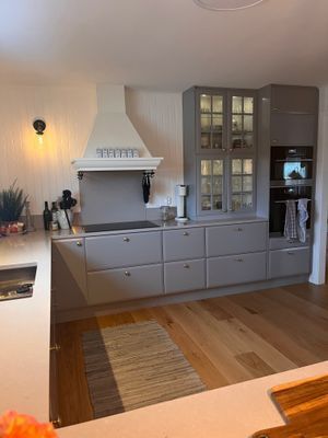 Hyr denna stuga i Visby på 160 m². 8 sängplatser. Från 16 500 kr per vecka. Se bilder och tillgänglighet här.