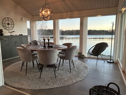Modern villa med sjötomt och brygga - Bild 29