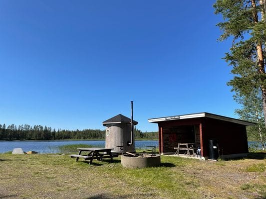 Nyrenoverad stuga nära bad, fiske och skidorter - Bild 16