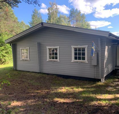 Sommarstuga i sommaridyll uthyres