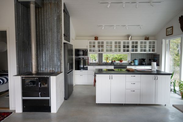 Charmigt fritidsboende nära naturen i Öregrund