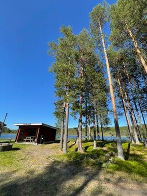 Nyrenoverad stuga nära bad, fiske och skidorter - Bild 15