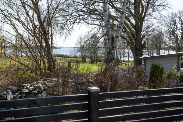 Charmig stuga med havsutsikt närhet till havet