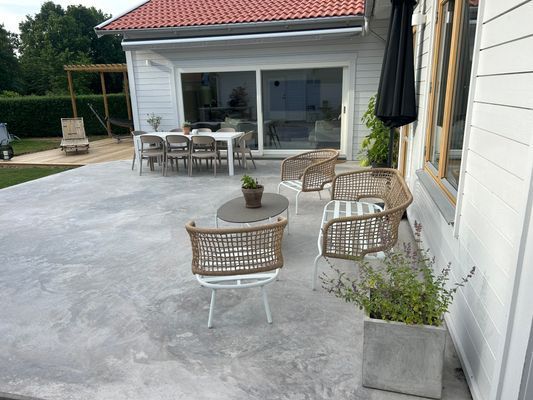Nyrenoverad villa nära havet - Bild 12