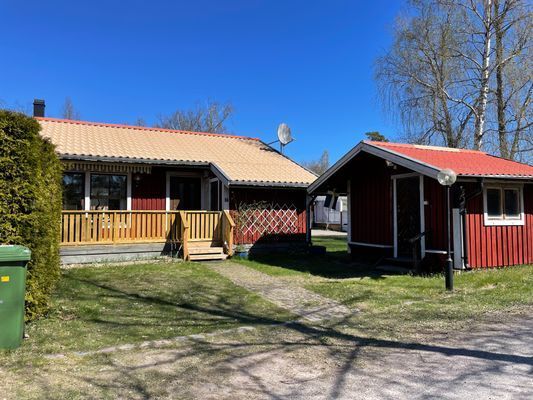 Hyr denna stuga i Figeholm på 45 m². 4 sängplatser. 6 000 - 7 300 kr per vecka. Se bilder och tillgänglighet här.