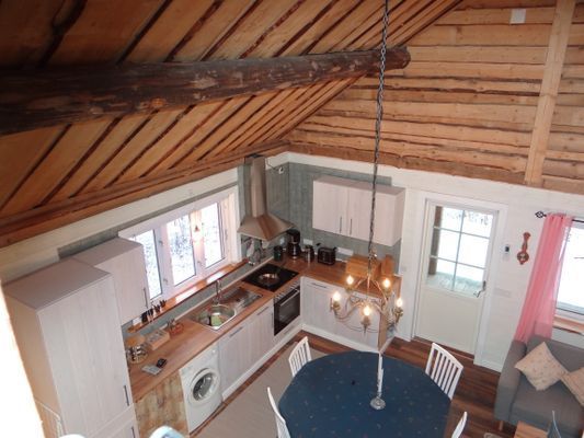 Utsikt från lovtet över köket