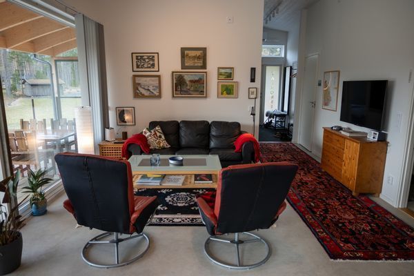 Hyr denna stuga i  på 100 m². 4 sängplatser. 600 - 1 200 kr per dag. Se bilder och tillgänglighet här.