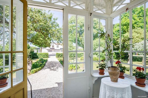 Hyr denna stuga i Visby på 150 m². 9 sängplatser. Från 16 500 kr per vecka. Se bilder och tillgänglighet här.