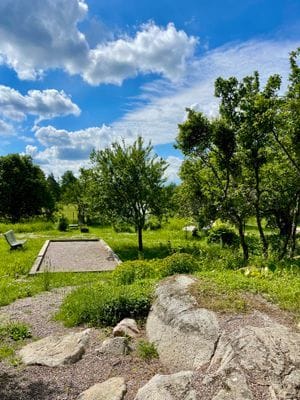 Hyr denna stuga i  på 70 m². 2-3 sängplatser. Från 1 550 kr per dag. Se bilder och tillgänglighet här.