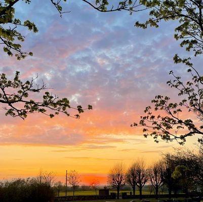 Varsamt renoverad tegellänga i liten kyrkby - Bild 7