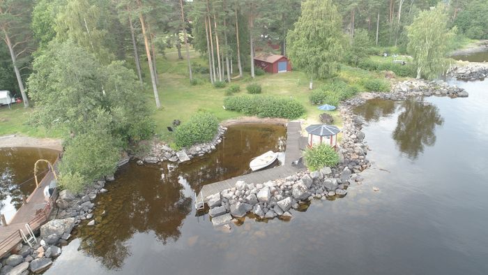 Hyr denna stuga i  på 40 m². 3-4 sängplatser. Från 4 700 kr per vecka. Se bilder och tillgänglighet här.