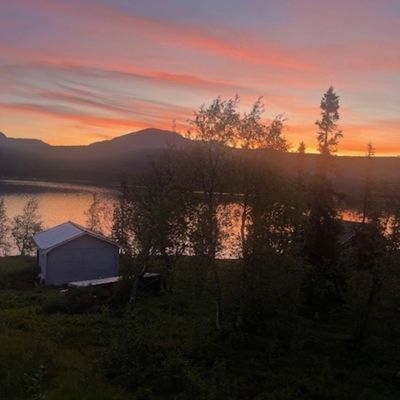 Drömstuga i Marsliden -sjöutsikt, bastu, och kamin
