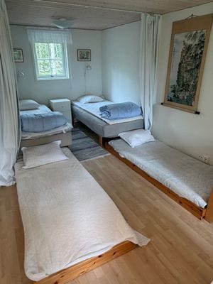 Sovdel lilla stugan. möjlighet till 4 bäddar