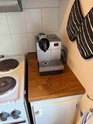 Stuga vid sjö, 3 sovrum, gäststuga eget kök, bad - Bild 12