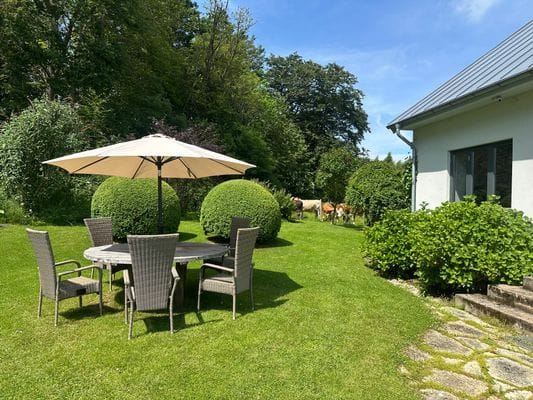 Vacker villa i Arild på naturtomt med havsutsikt