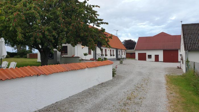 Hyr denna stuga i Skåne på 25 m². 1-2 sängplatser. 4 000 - 7 700 kr per vecka. Se bilder och tillgänglighet här.