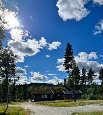 Hyr denna stuga i Funäsdalen på 108 m². 8 sängplatser. 7 000 - 13 000 kr per vecka. Se bilder och tillgänglighet här.