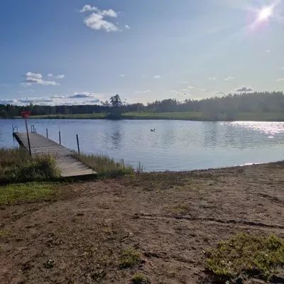 Hyr denna stuga i Skinnskatteberg på 59 m². 4 sängplatser. Från 6 000 kr per vecka. Se bilder och tillgänglighet här.