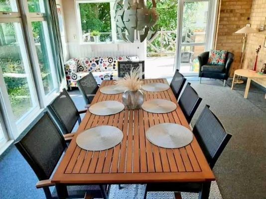 Hyr denna stuga i Hestra på 175 m². 12 sängplatser. 7 000 - 22 000 kr per vecka. Se bilder och tillgänglighet här.