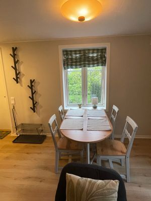 Hyr denna stuga i Arild på 40 m². 4 sängplatser. 6 000 - 10 000 kr per vecka. Se bilder och tillgänglighet här.