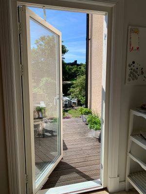 Hyr denna stuga i Visby på 150 m². 6-7 sängplatser. 18 000 - 20 000 kr per vecka. Se bilder och tillgänglighet här.