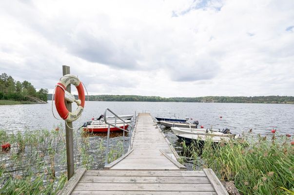 Stuga nära sjö utanför Trosa - Bild 13