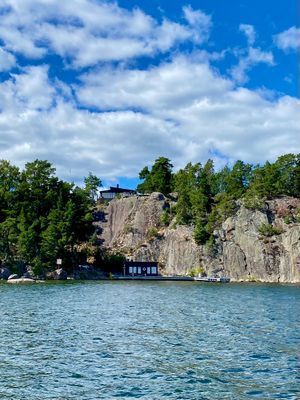 Idylliskt i skärgården med slående utsikt och pool - Bild 32