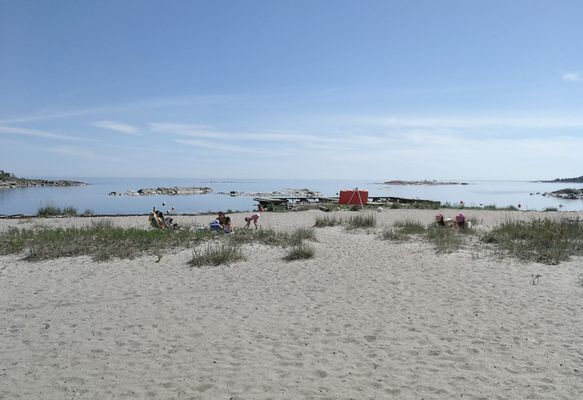 Modernt havsnära hus med bastu i Grisslehamn. - Bild 13