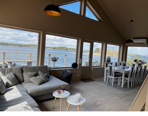 Sommarhus i skärgården på sjötomt med egen brygga