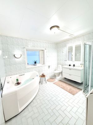 Villa vid vattnet med egen brygga och panoramautsi - Bild 22