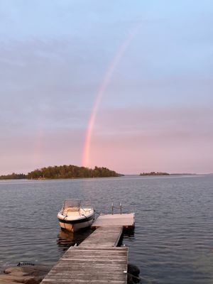 Strandnära skärgårdshus med privat brygga