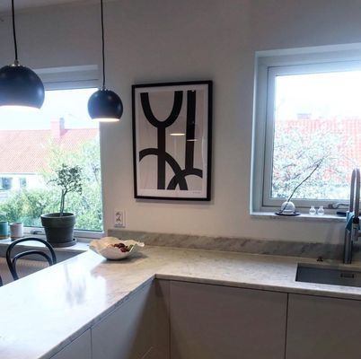 Hyr denna stuga i  på 225 m². 8-10 sängplatser. 15 000 - 18 000 kr per vecka. Se bilder och tillgänglighet här.