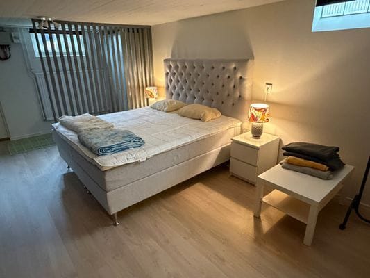 Ljus källare med egen ingång