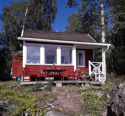 Hyr denna stuga i Borlänge på 27 m². 5 sängplatser. Från 5 200 kr per vecka. Se bilder och tillgänglighet här.