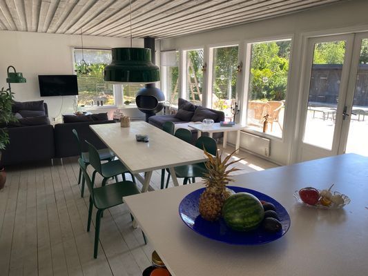 Hyr denna stuga i  på 104 m². 8-10 sängplatser. 8 800 - 25 400 kr per vecka. Se bilder och tillgänglighet här.