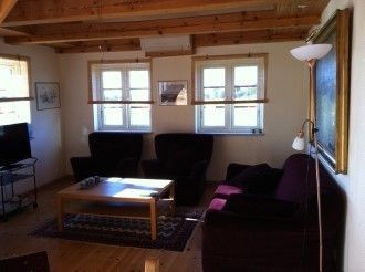 Hyr denna stuga i  på 57 m². 4-6 sängplatser. 4 900 - 7 900 kr per vecka. Se bilder och tillgänglighet här.
