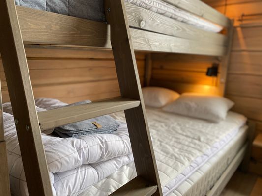 Villa Fjällsaga, timmerhus med ski-in/ski-out läge - Bild 12
